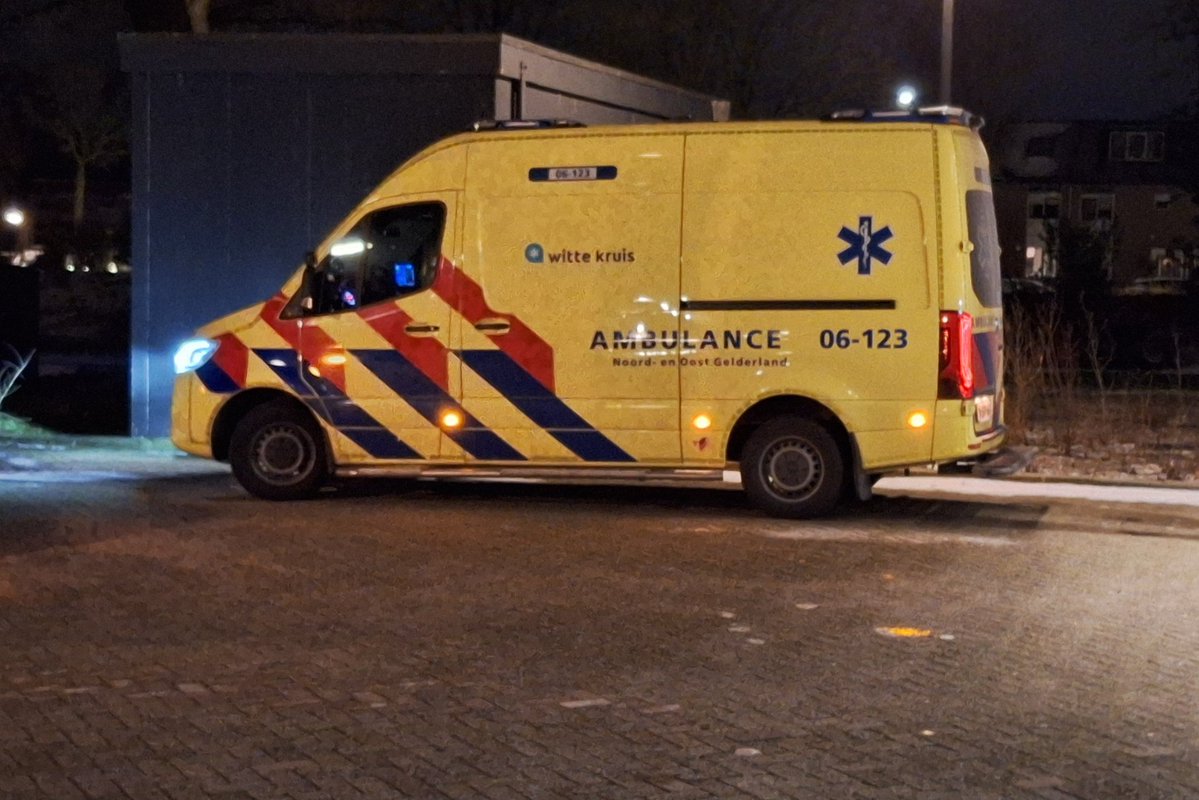 Brandweer en ambulance ter plaatse bij incident Apeldoorn