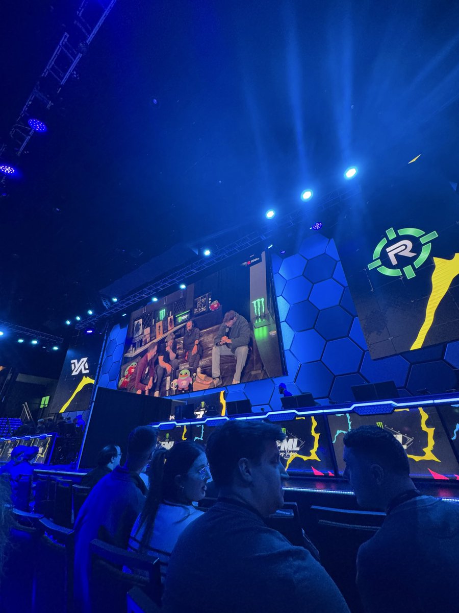 justraygun tweet media