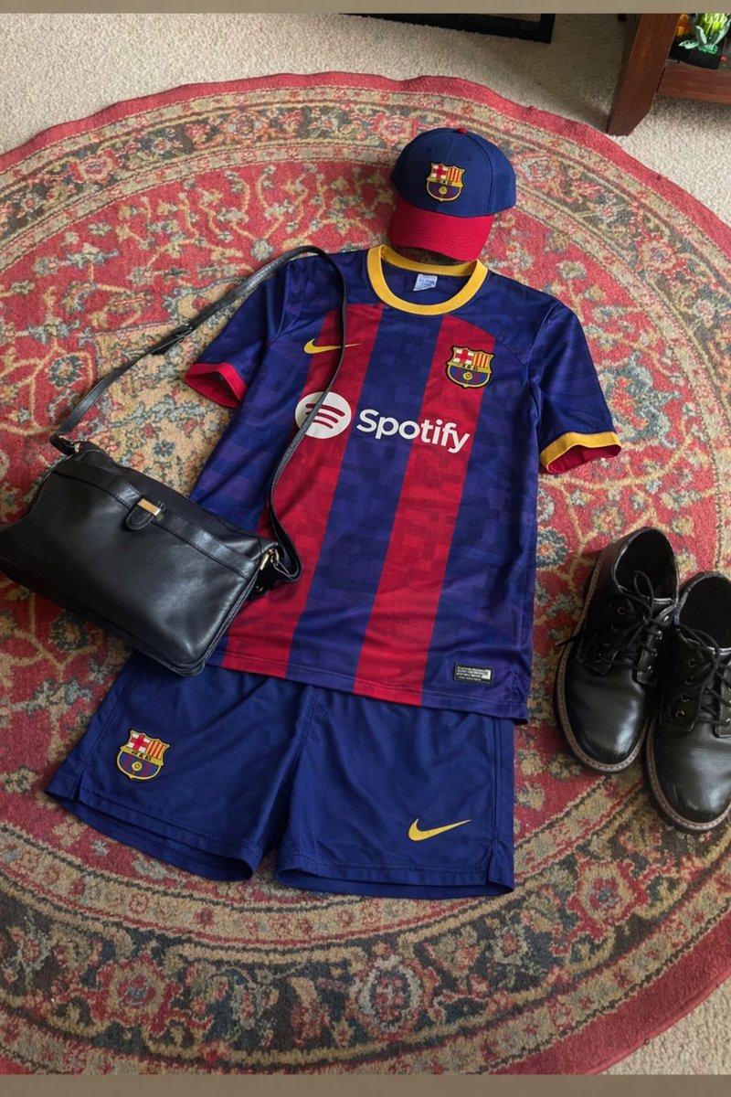 Specter503's tweet image. Mi mujer me dejo escojer su outfit para el almuerzo en familia de mañana, que tal lo hice?