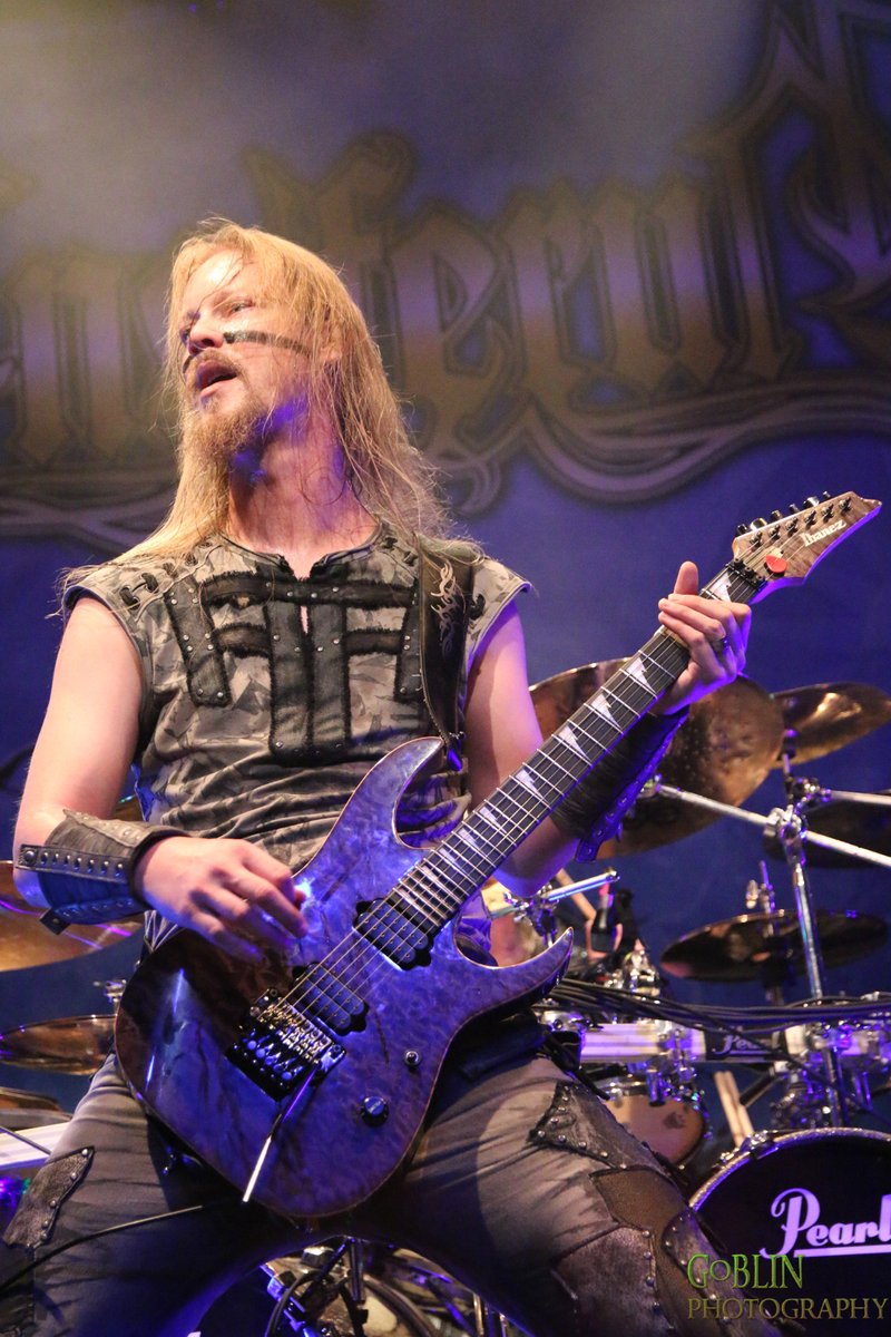 NoClass_Radio's tweet photo. 10 de enero de 1983. Nace Petri Lindroos en Finlandia, es conocido como cantante y guitarrista de la banda Ensiferum, también toca para la banda Warmen de Janne Wirman, ex tecladista de Children of Bodom. #PetriLindroos #Ensiferum #Warmen https://t.co/ntEeQpPajJ