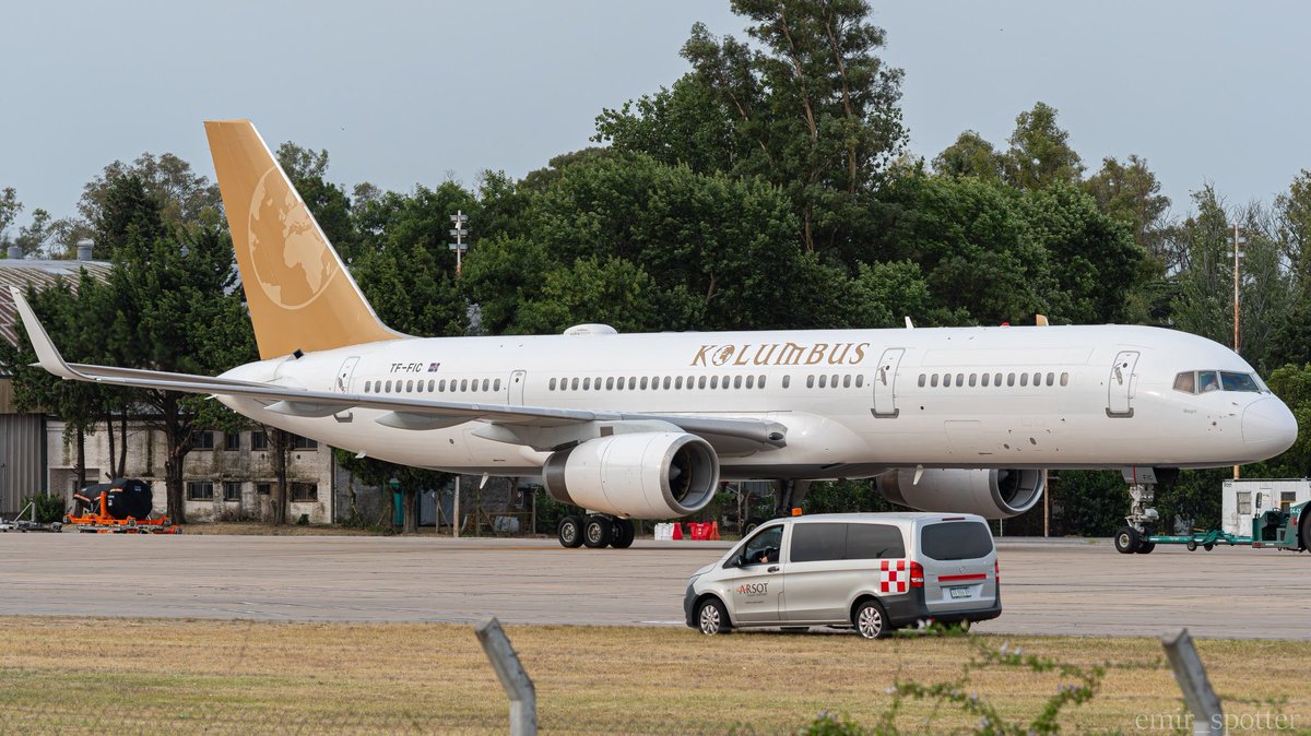 EmirZZZ9902's tweet photo. FBO en el día de ayer 9/1 
TF-FIC un 757-23N de Icelandair 
C-GZOX Dassault falcon 20F-5
Y un global 5000 C-GOLD https://t.co/mHeBrjfaKd