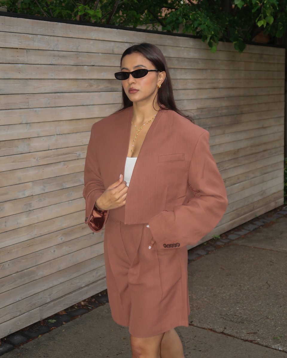 simrankaura19v's tweet photo. Chasing the Liverpool vibe in style. 🍂✨

#Liverpool #StreetStyle #FashionInspo #OOTD #CityLife #FallFashion #StyleDiaries #Chic #Trendy #VisitLiverpool https://t.co/AFioU8Cg5E