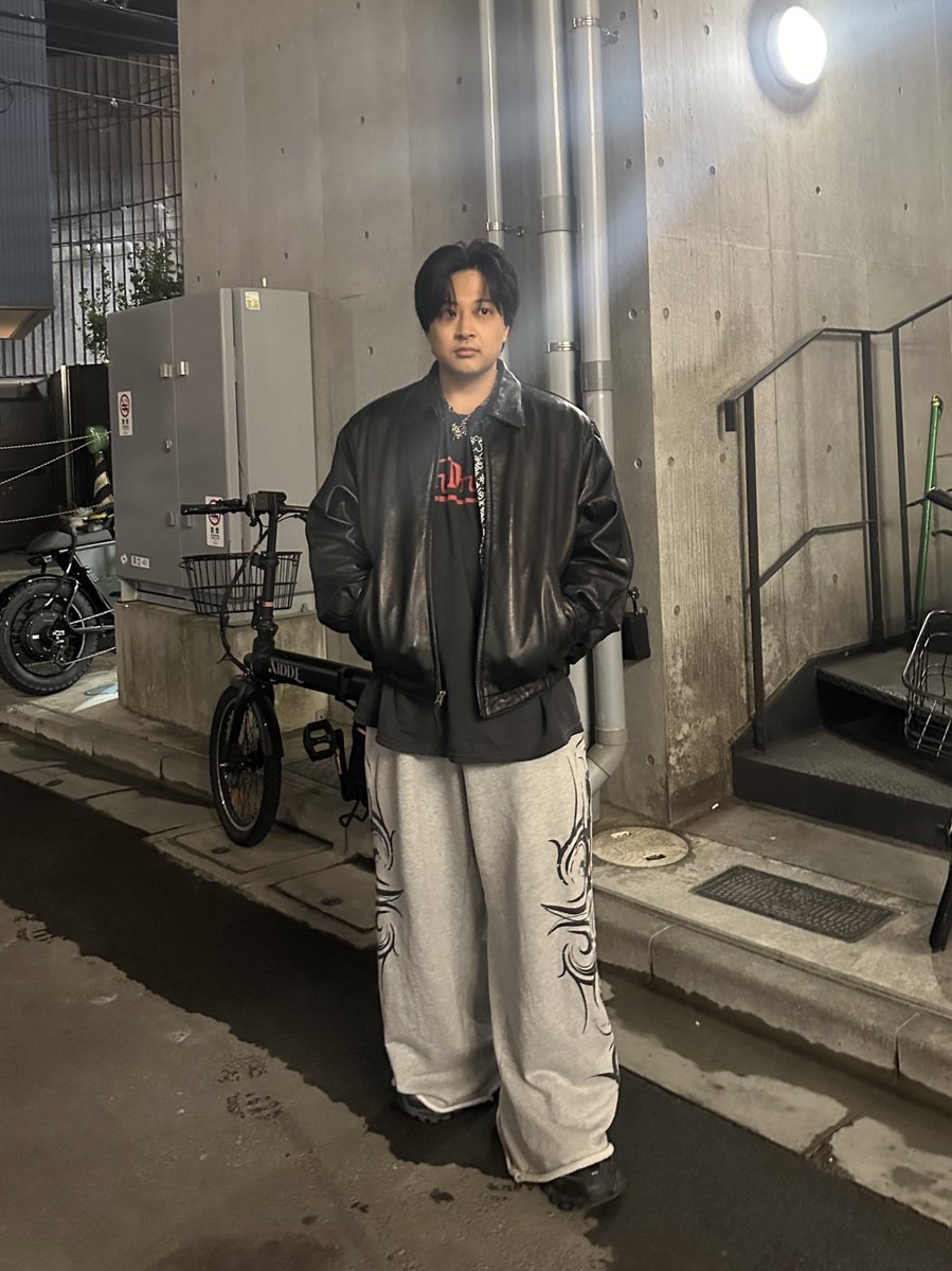 petstoreowner's tweet photo. do yall fw my sweatpants https://t.co/VxwpxDmf0S