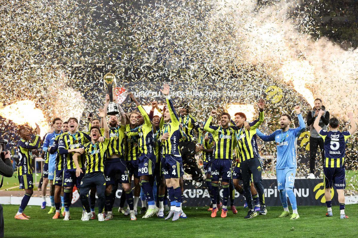 Fenerbahçe'nin Süper Kupa'yı kaldırdığı anlar: