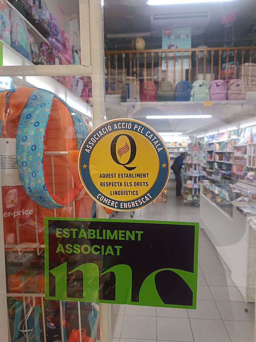 🛍️✨ La xarxa de #ComerçEngrescat creix a les Terres de Lleida, mostrant el seu suport al comerç local i la llengua! ✍🏻 Encoratgem a tots els comerços de Barcelona a adherir-se a aquesta iniciativa per reforçar la nostra identitat cultural i econòmica. 💪🏼 #ComerçLocal