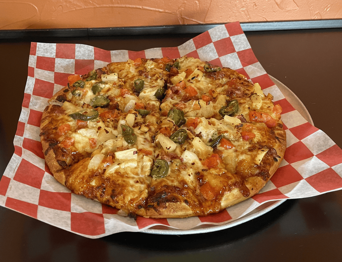 🚨 🥃 Barrel Select Saturday!🥃 🚨 
Stop each Saturday for select bourbon barrels, rare releases, side by sides, whiskey flights and cost pours!
This Weeks Feature: $9 2oz Blantons Pours
Pair it with the Sriracha Bourbon Dragon's Breath Pizza
Available all day while supplies last