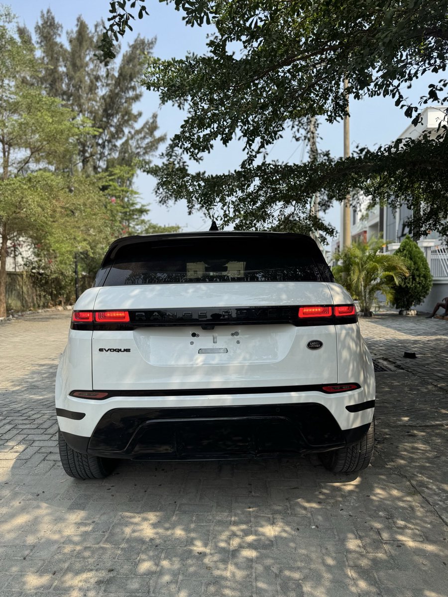 Bami_autos_ltd's tweet image. 2022 Range Rover Evoque 
Toks : Foreign Use 🇺🇸🇺🇸
Engine : Turbocharged 4 inline 
Fullest Option 
Feature : Panoramic Roof , Reverse cam , heated and ventilated seat , lane assist, Proximity sensor 

Price : 68 Million Naira 
#Rangerover #Evoque