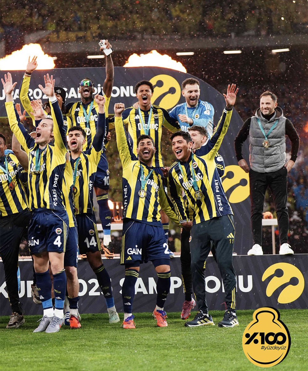 Bir babanın, oğluna gururla bakışı gibi...