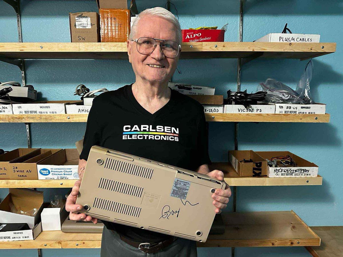 RetroBadgeman tweet media