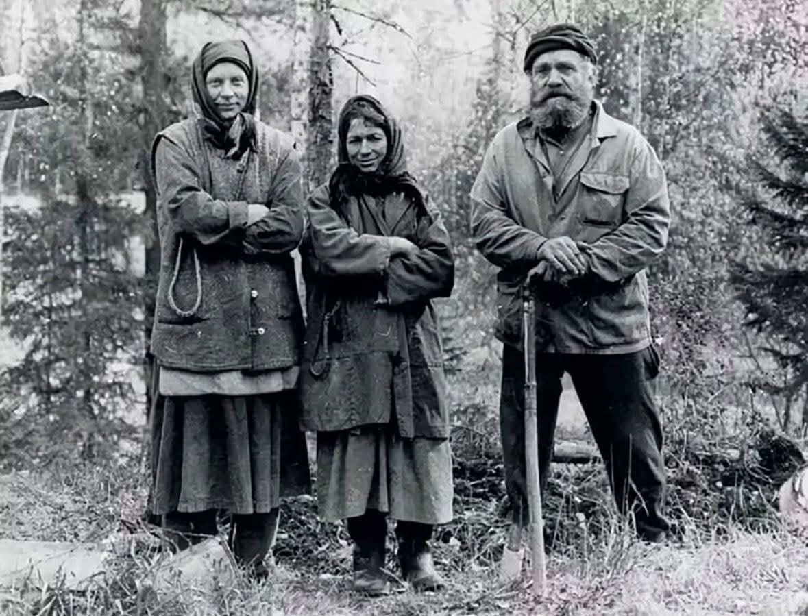 archeohistories's tweet image. In 1978, Soviet geologists discovered a family living in complete isolation deep in Siberia. The Lykovs had fled Stalin’s persecution in 1936 and, for 42 years, survived without any human contact, technology, or knowledge that World War II had even happened.

The group of Soviet…