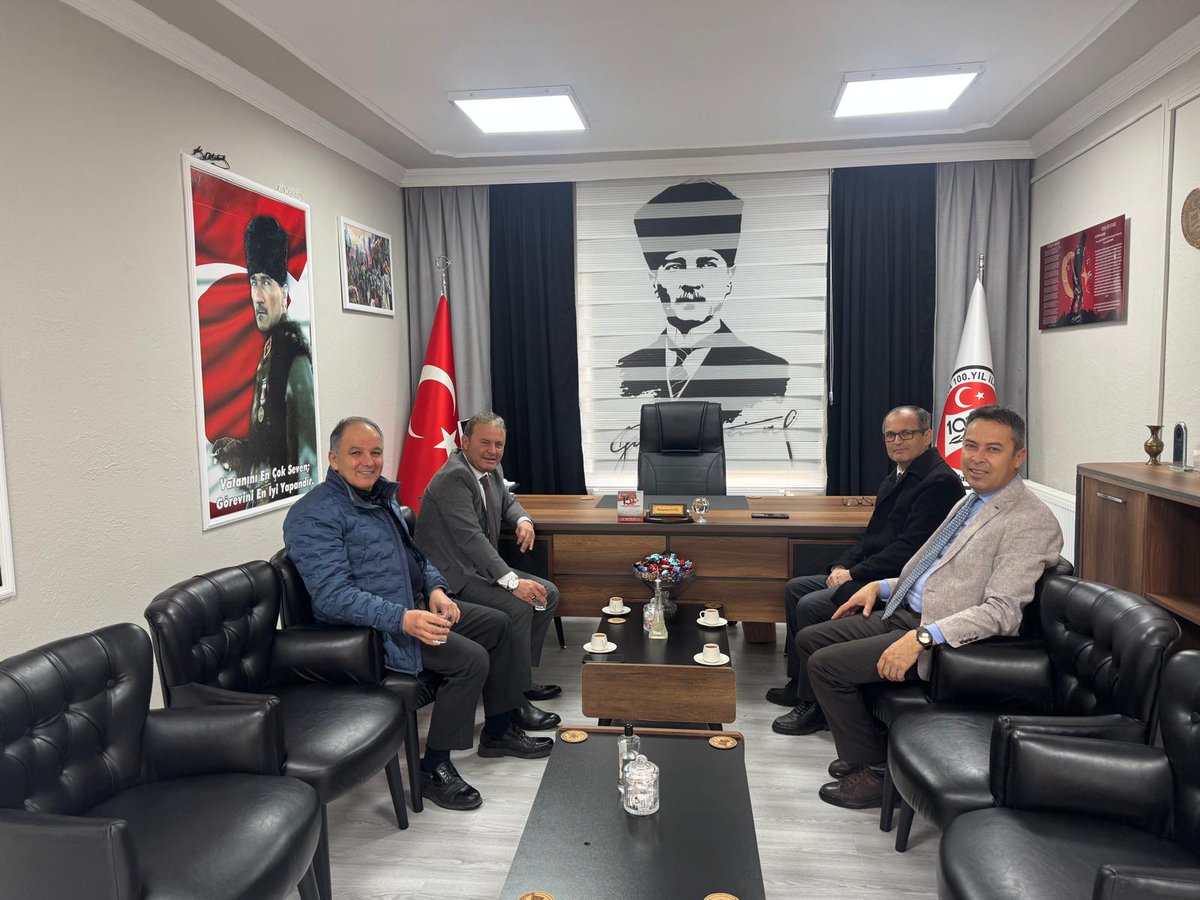 2-A sınıfımızdan açtığı sergiyi ziyaret eden müdürlerimize çok teşekkür ederiz.