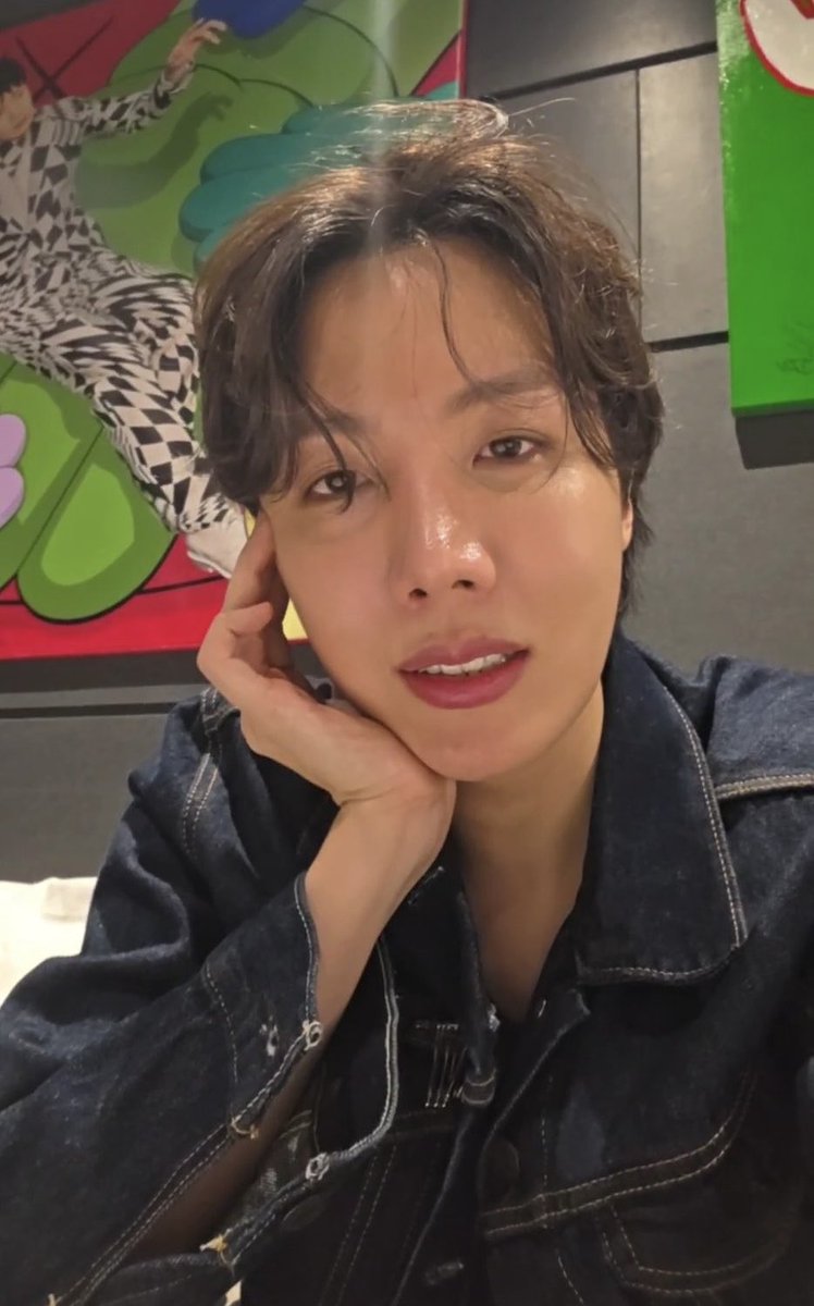 🌸 (@hobimilfism) on Twitter photo 