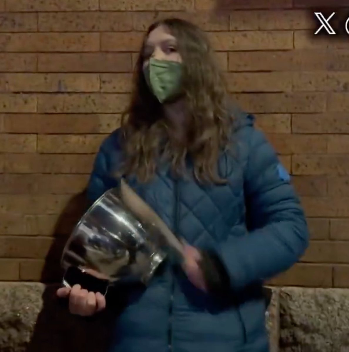 TorreyLoomis's tweet photo. @nicksortor She's making noise by beating the container of a $500+ KitchenAid mixer. The privilege exhibited here is staggering... 😂😂👌 https://t.co/P4cQWxeJiM