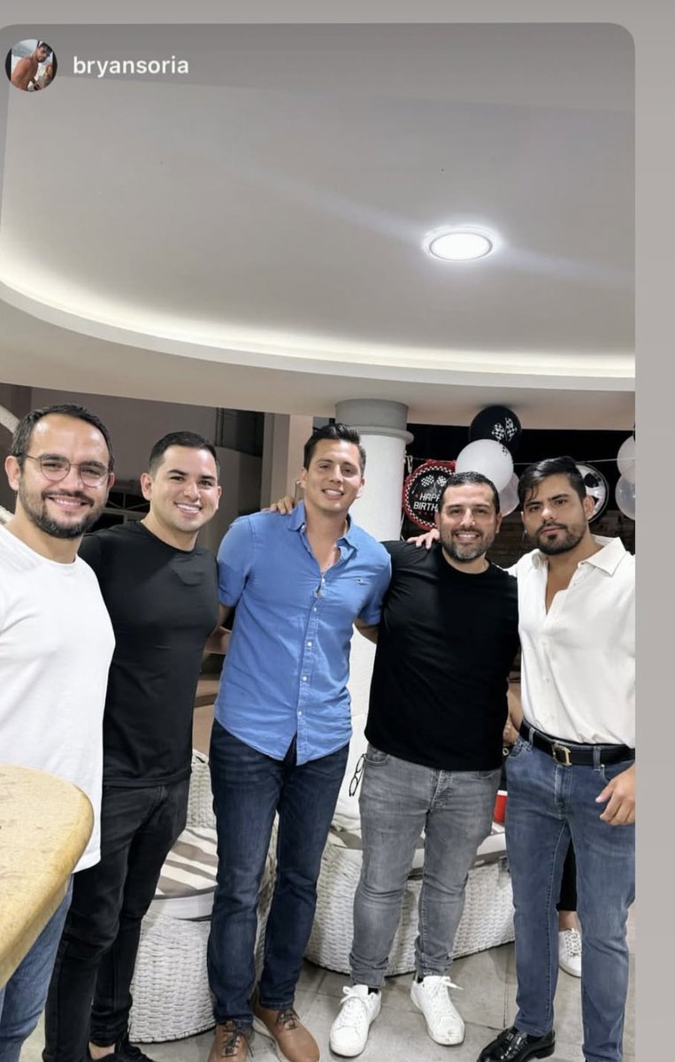 marcelramirezrh's tweet image. LOS MUCHACHOS DE LA MAFIA
Lo de Isla Mocoli toma un giro inesperado y saca a relucir a un grupo de muchachos que se dedican al lavado de dinero y a darse la gran vida. 
Marino a parte de ser el novio de Micaela Morales, le daba seguridad a su medio hermano Andres Velez Arcos y a…