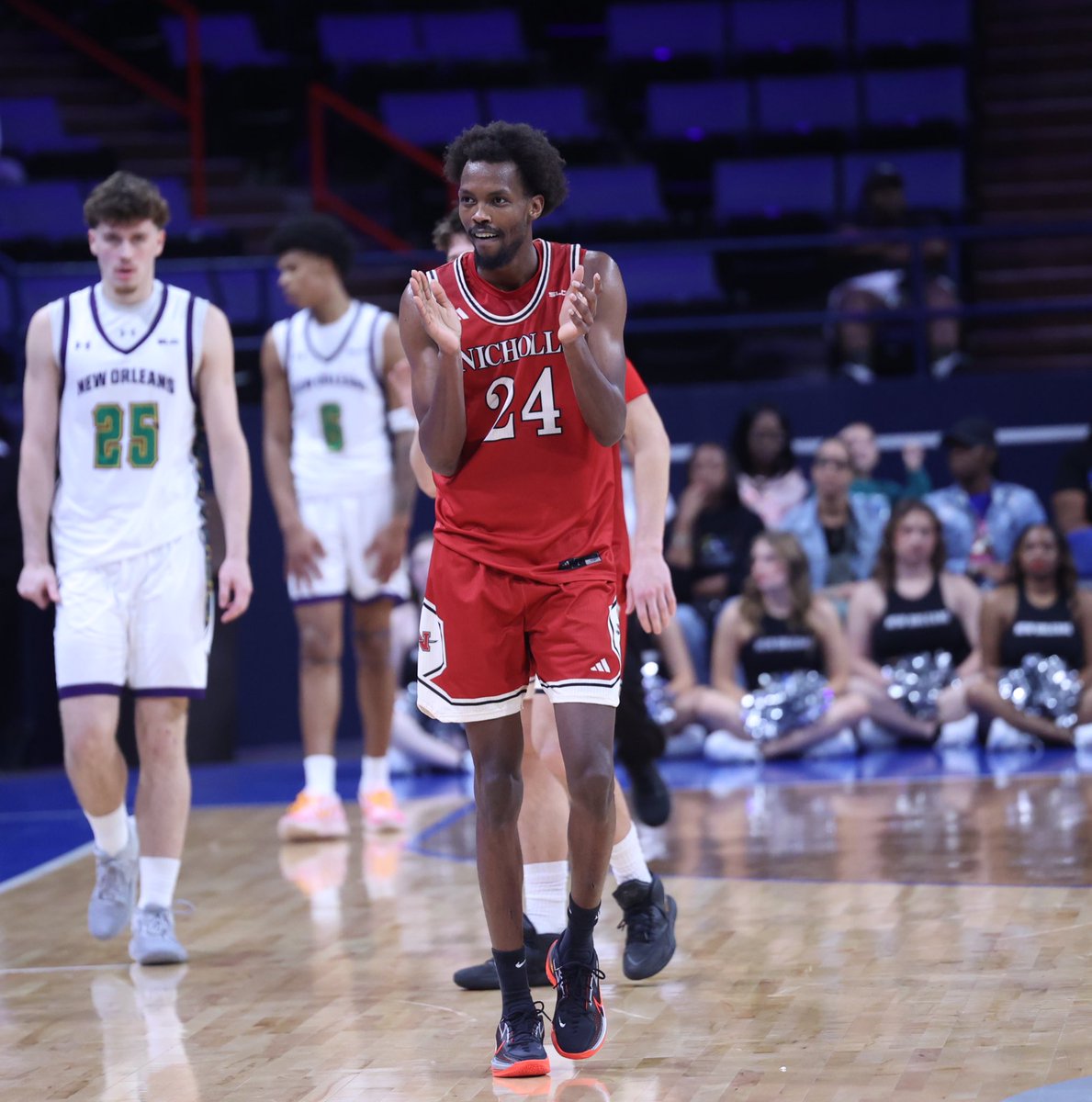 Nicholls_MBB's tweet photo. 5 minutes to go. Nicholls leads UNO, 82-67

Zee Hamoda with a season high 20 points https://t.co/gLsBzeg544