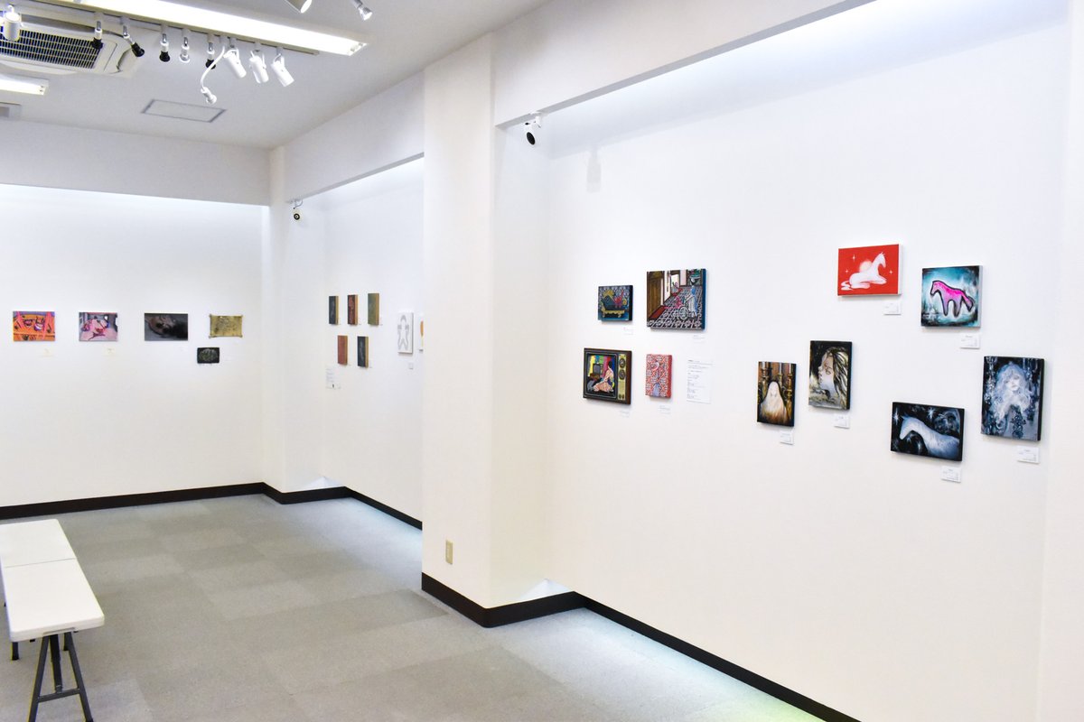 おはようございます！
「梅田小品展2026」本日もよろしくお願いいたします。
19名それぞれの個性が光る見応えのある展示となっています。
今日は風が強そうなので、防寒対策をしてお出かけください。
通販ご希望の方は、ホームページからお気軽にお問い合わせください。gallery-shibatacho.jimdoweb.com