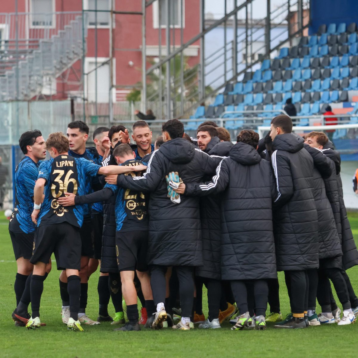 Io so che voi siete questi, siete voi che ci dovete credere. #Avanti tutti #insieme .”
⚫️🔵⚽️🍀💪
#legapro #latina #trapani