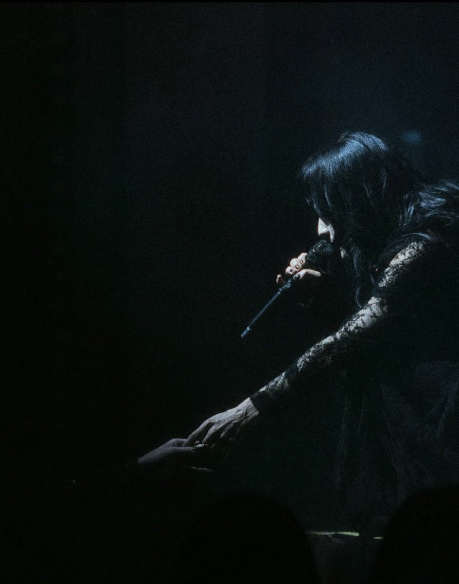 NotforRadioHQ's tweet image. Not for Radio via Instagram! 🤍

‘el cisne negro’