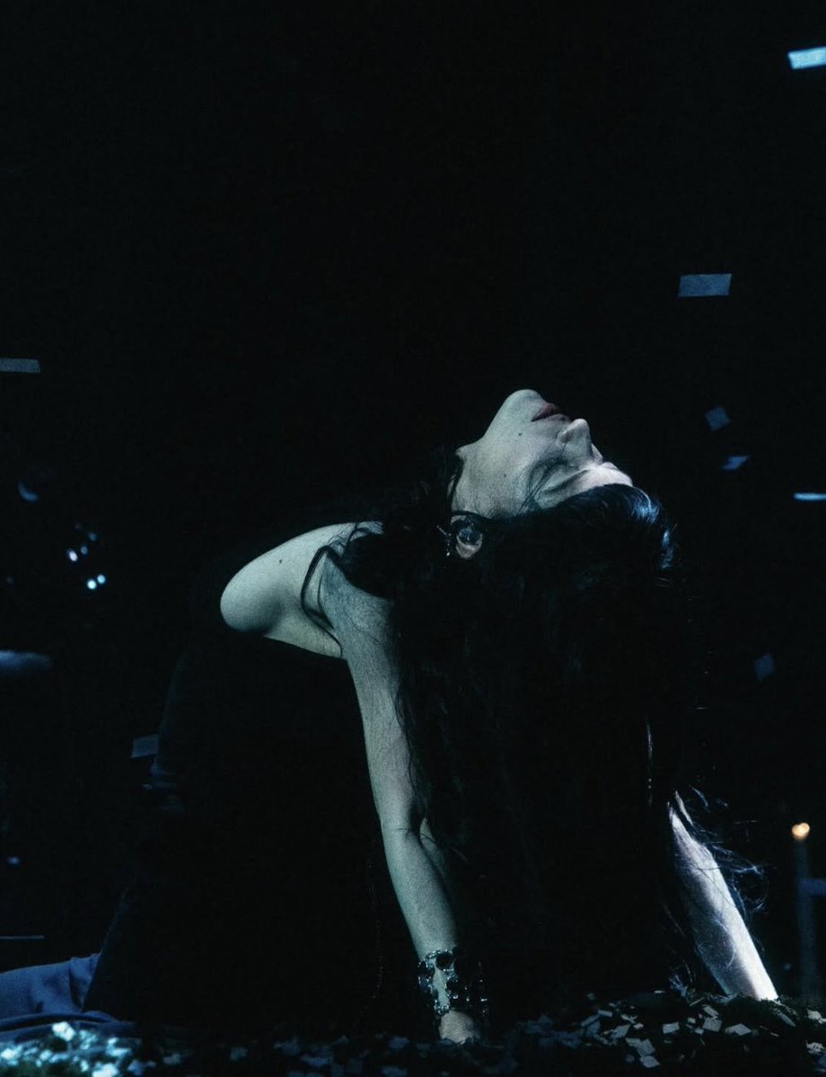 NotforRadioHQ's tweet image. Not for Radio via Instagram! 🤍

‘el cisne negro’