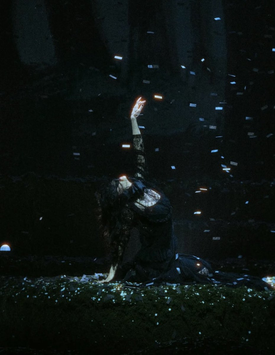 NotforRadioHQ's tweet image. Not for Radio via Instagram! 🤍

‘el cisne negro’