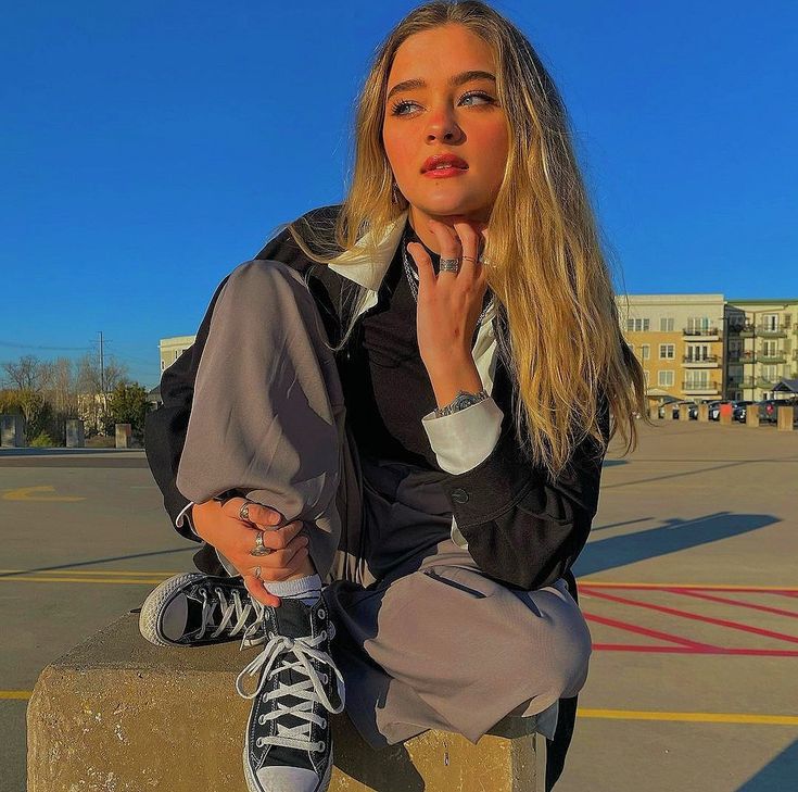 shutterglow's tweet image. 〝  lα vıdα no es como lα pıntαn es como tú lα dıbujαs  〞

                ،   ~𝐄𝐯𝐢𝐞 𝐊𝐨𝐫𝐡𝐚𝐧 𝐕𝐚𝐧𝐬𝐭𝐨𝐧𝐞~  XVIII

              ⠀  Esᴛᴜᴅɪᴀɴᴛᴇ.
                        [   𝙵𝙰𝚅  ⤻  𝚁𝚃   ]