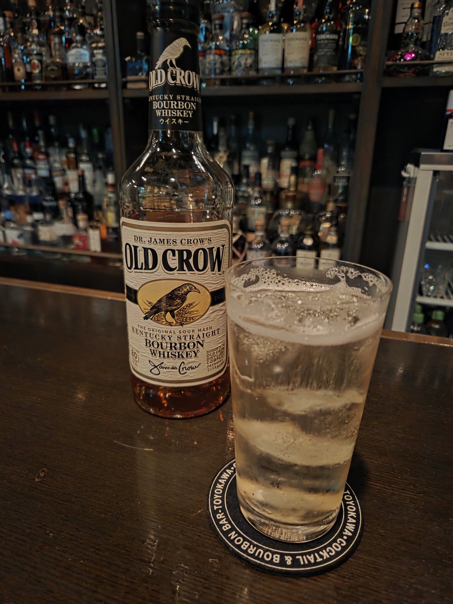 LIONblueeye1's tweet photo. BAR🥃
懐かしのバーボン🥃OLD CROW✨️
カラスのラベルが特徴の俳優「松田優作」がこよなく愛したバーボン🥃
のみ方はソーダ割りだった✨️
バーボン🥃初心者にのみやすいコスパのいいお酒
グッとのみほせる🦁ガォ~
#bar #松田優作 #バーボン #ソーダ割り #oldcrow https://t.co/yvabEK0ObD