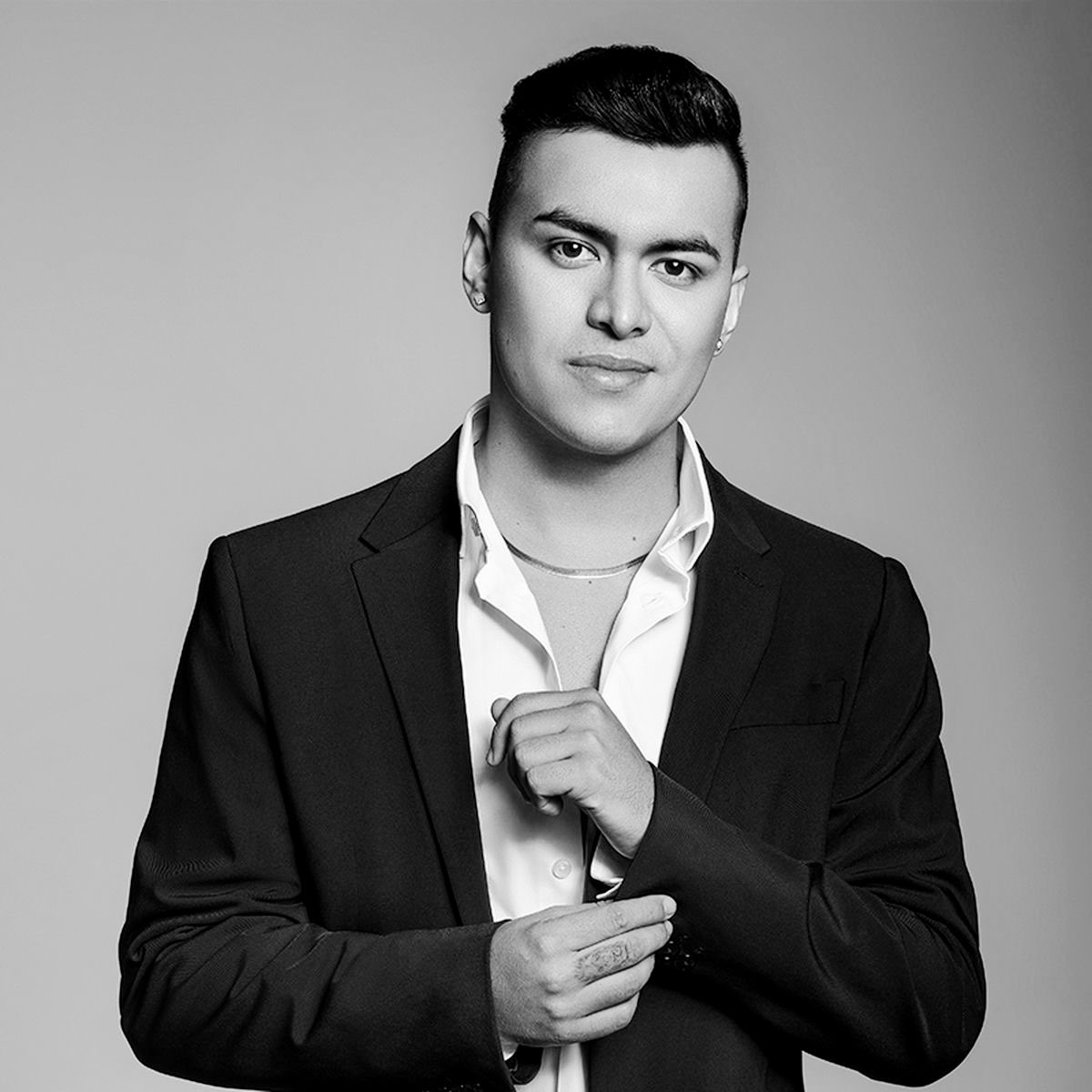 MariaFdaCabal's tweet image. Hoy Colombia pierde a un artista y ser humano sin igual, que sembró alegría en quienes disfrutamos de su música. Todo mi cariño y oraciones para la familia y amigos de @yeison_jimenez. Dios los llene de su presencia y Gracia en este dolor.

Descanse en paz.