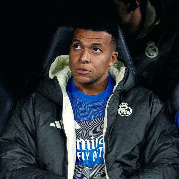 🚨🚨🚨 عاااااااااااااااااااااااااااااااااااااااااااجل :

مبابي على دكة البدلاء امام برشلونة ❌

غونزالو اساسي امام برشلونة ✅

( ماركا )