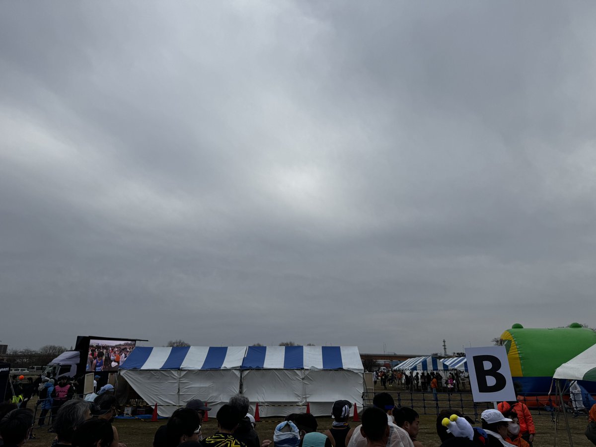 naoroad's tweet image. スタートラインに立ちました😃
風が強いけど、気温は高いから、マシな方かな🤔 序盤は様子を見ながら、走っていきます🏃‍♂️‍➡️

#NAOROADランニングDiary