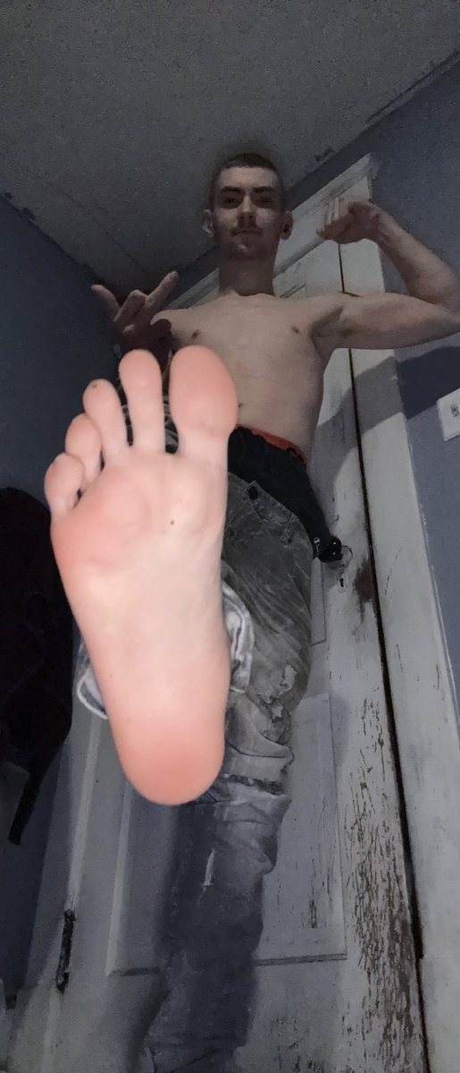 MasterDrake9's tweet image. It knows where it belongs! 
#findom #footslave #cashslave