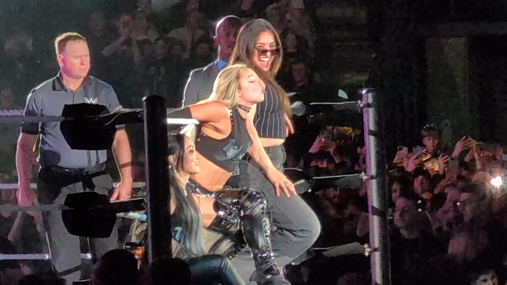 Scott_barclay's tweet photo. #WWEGlasgow @RaquelWWE https://t.co/FgGjfse1Ed
