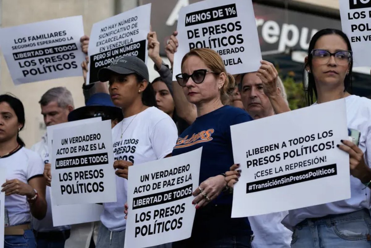 UniNoticias's tweet photo. 🇻🇪 Menos de 20 presos políticos han sido liberados en Venezuela pese a anuncios del gobierno encargado.

La información 👉 https://t.co/HkAyEZuQqo https://t.co/WTSnnr3SBL