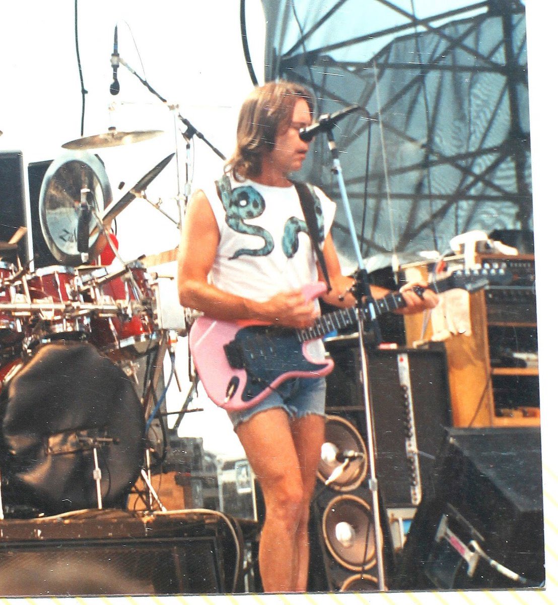 centristmarxist's tweet image. From psychedelic cowboy twink to 80s fashion icon to elder statesman of the old, weird America, Bob Weir was a legend who wrote and sang some of the greatest tunes to enter the canon of the American songbook. Sad day