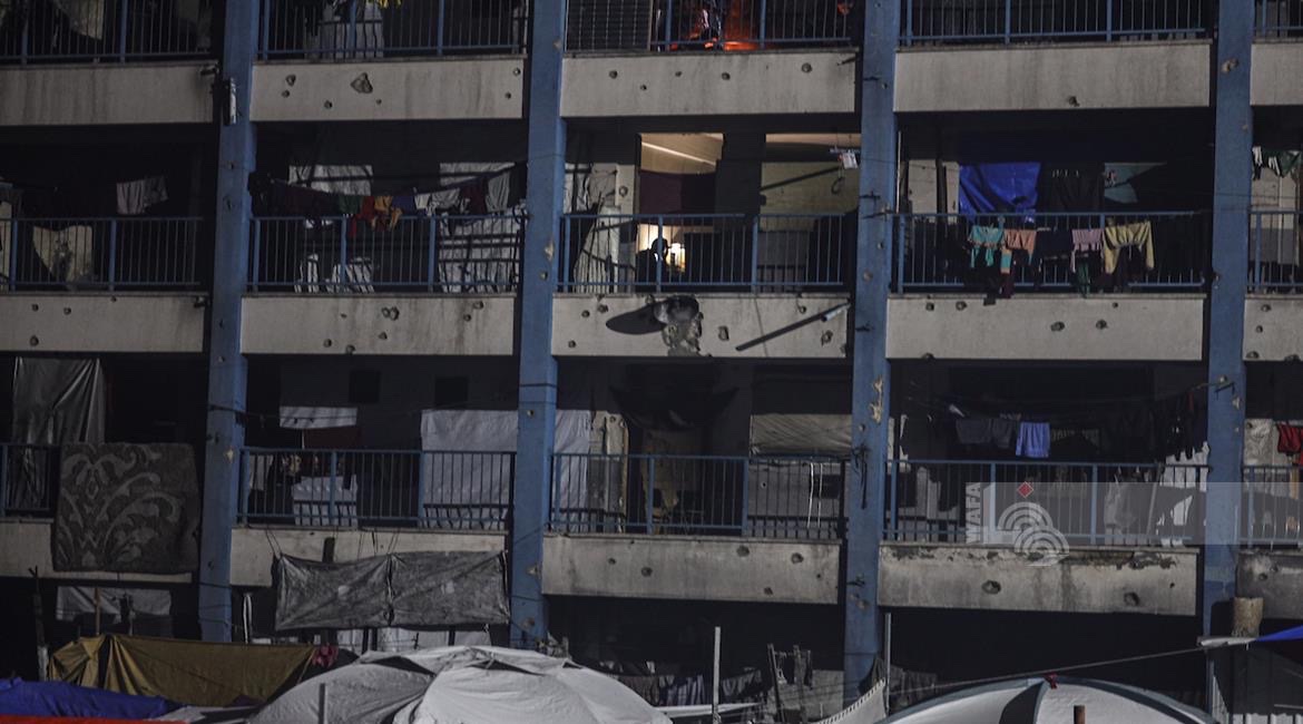 return_ar's tweet image. يعيش النازحون أوضاعًا إنسانية قاسية داخل خيام وملاجئ مؤقتة في مدرسة تابعة للأونروا بمدينة غزة، بعد تدمير الكيان الغاصب لمنازلهم خلال حرب الإبادة

Displaced people are living under harsh humanitarian conditions inside tents and temporary shelters at a UNRWA-affiliated school in…