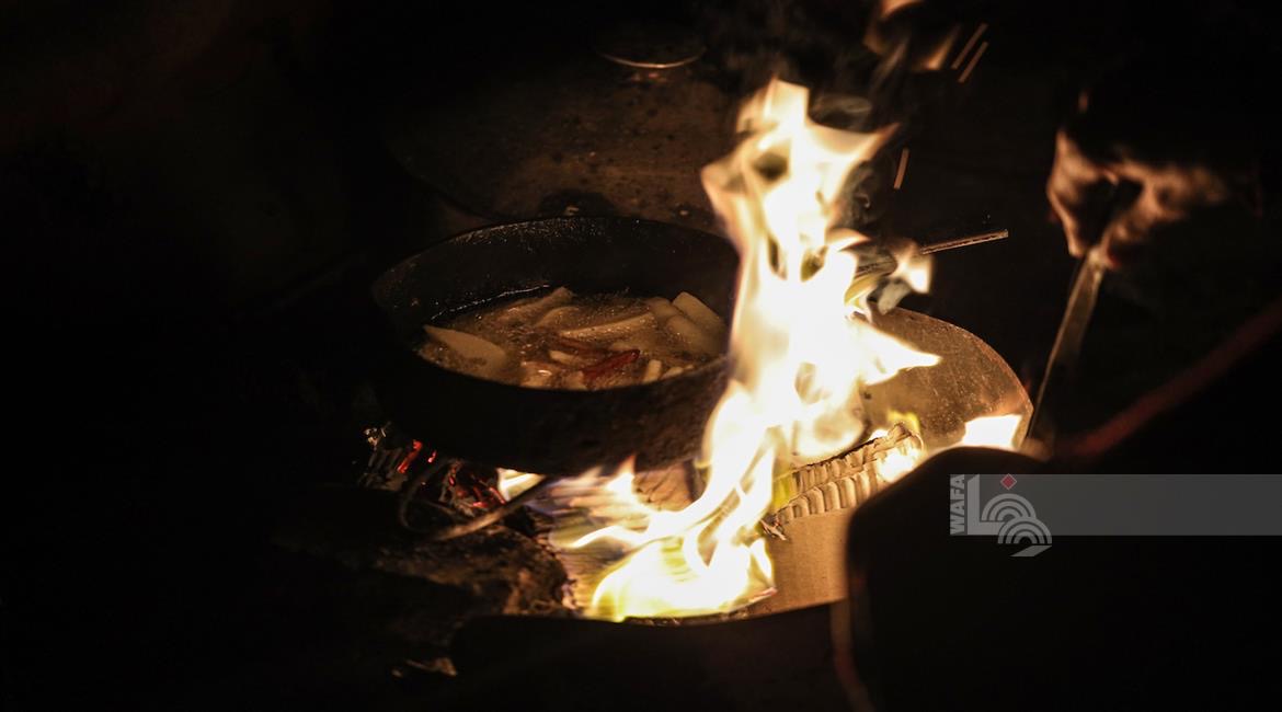 return_ar's tweet image. يعيش النازحون أوضاعًا إنسانية قاسية داخل خيام وملاجئ مؤقتة في مدرسة تابعة للأونروا بمدينة غزة، بعد تدمير الكيان الغاصب لمنازلهم خلال حرب الإبادة

Displaced people are living under harsh humanitarian conditions inside tents and temporary shelters at a UNRWA-affiliated school in…