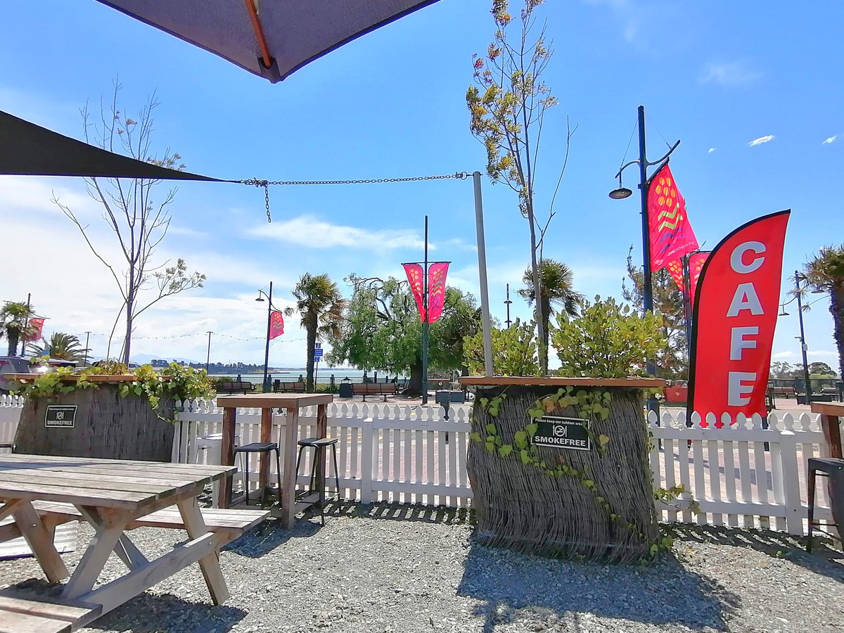 mini_nzjp's tweet photo. 楽しい夏だな🏖️🌴🍕
#夏 #ビーチ #カフェ #ピザ #ニュージーランド #summer #beach #cafe #pizza #NewZealand https://t.co/7tb7g1Dhp1