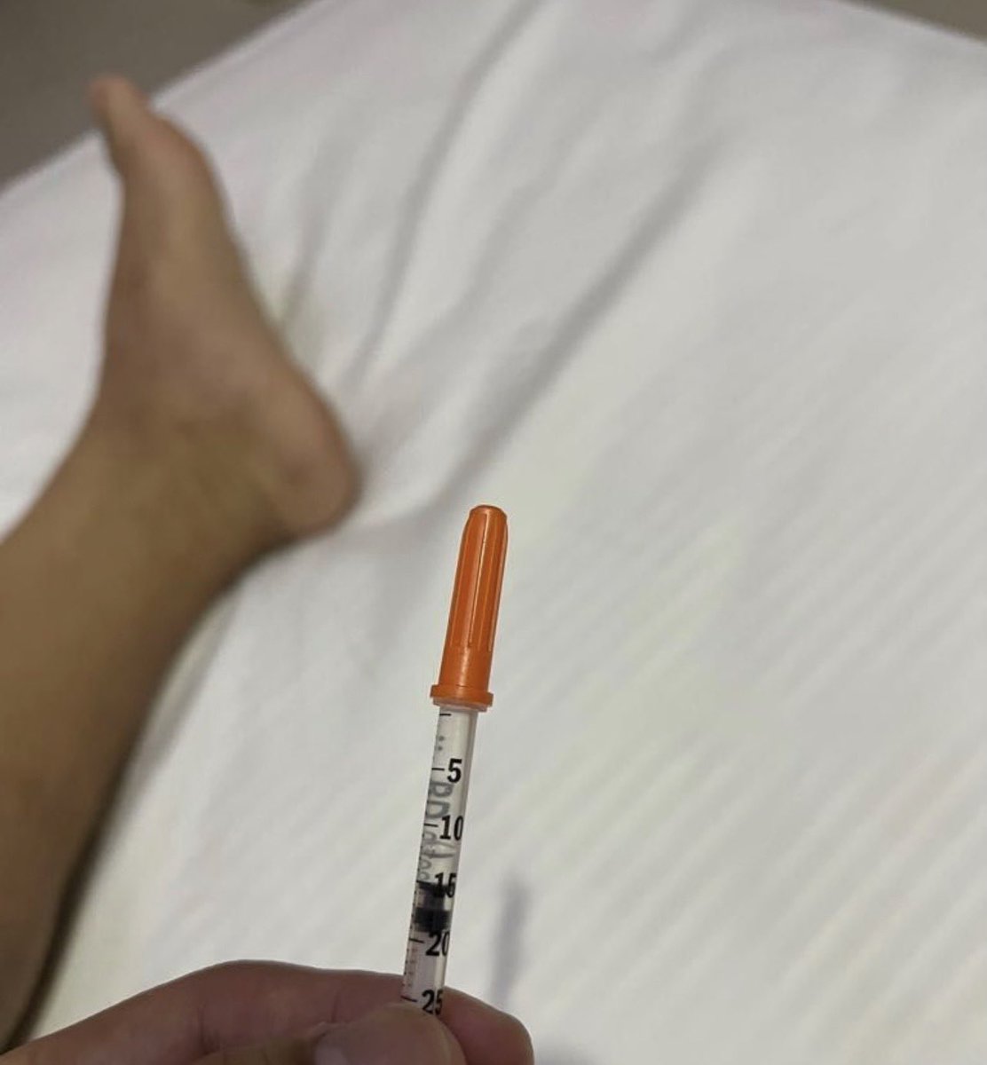 Moonflyerr's tweet image. literal na solo awitt🚀