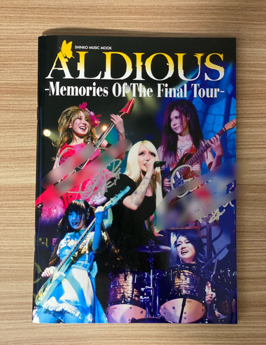 Toki さんにサインして貰った🤘😄 一部ボカシを入れてます。 先日