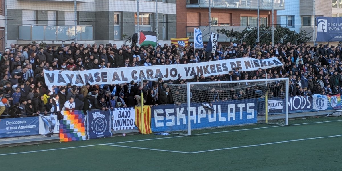 📢“Váyanse al carajo, yankees de mierda”

Así decía la bandera que la hinchada del equipo catalán Club Esportiu Europa mostró hoy en la tribuna contra la intervención de Estados Unidos a Venezuela.