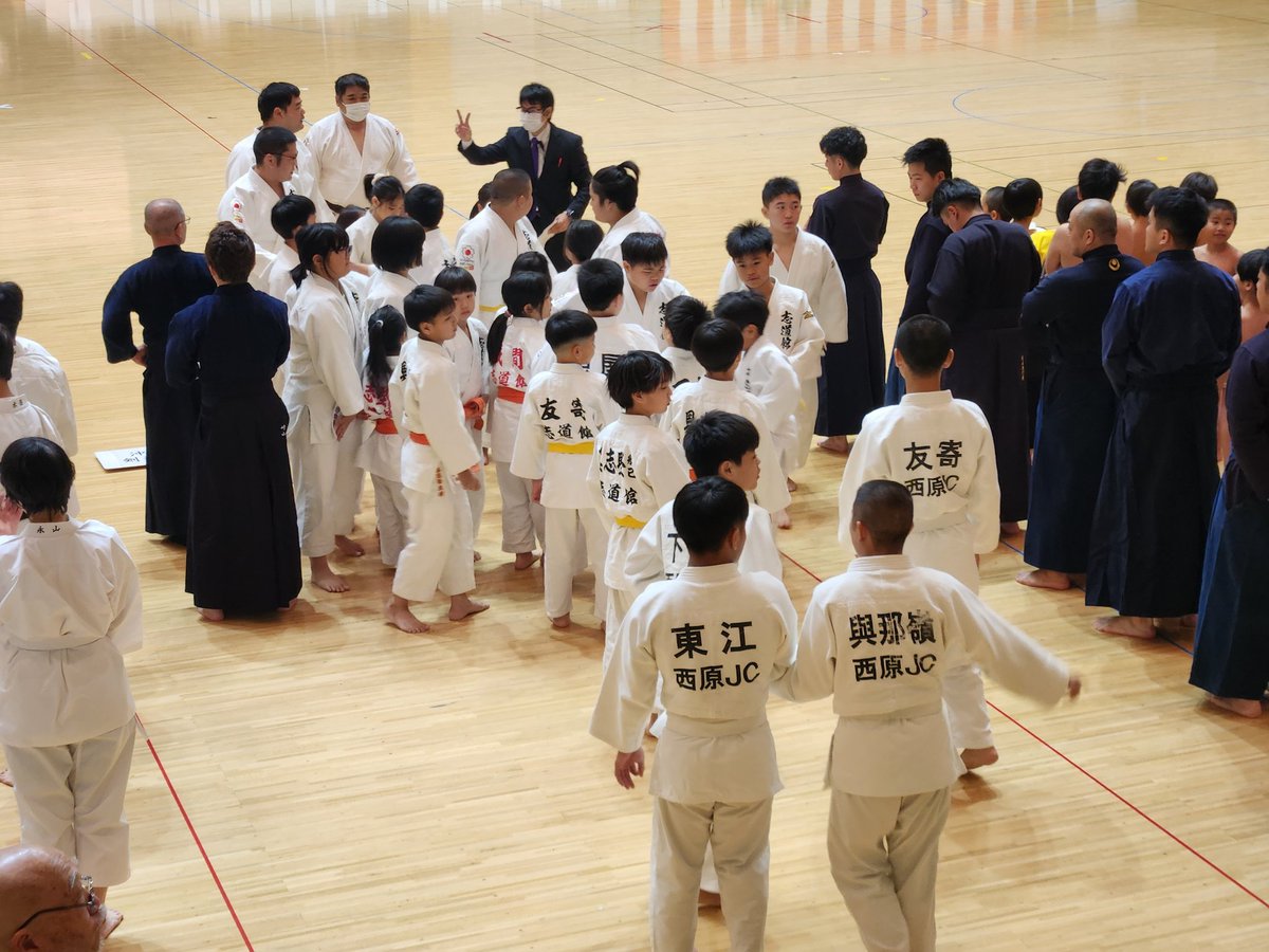 本日は沖縄県立武道館にて「鏡開き式・武道始め」に参加！🥋✨
​武道9団体のうち、柔道部門の代表として参加します💪🔥
会場は熱気にあふれ、身が引き締まる思いです！✨
​今年も武道を通じて、心身ともに精進してまいりますっ‼️☀️🙌