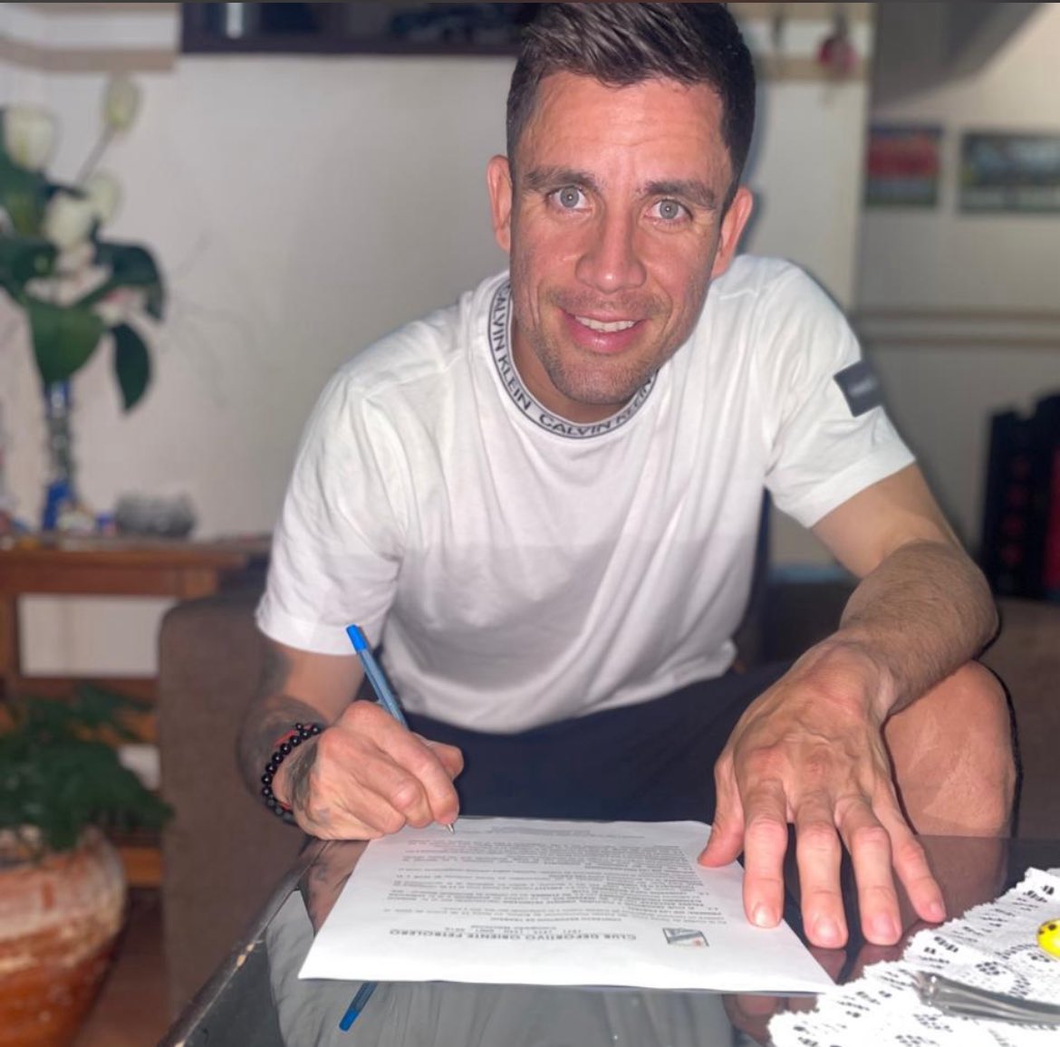 ✍️Leonardo Vaca acaba de firmar su contrato con Oriente.