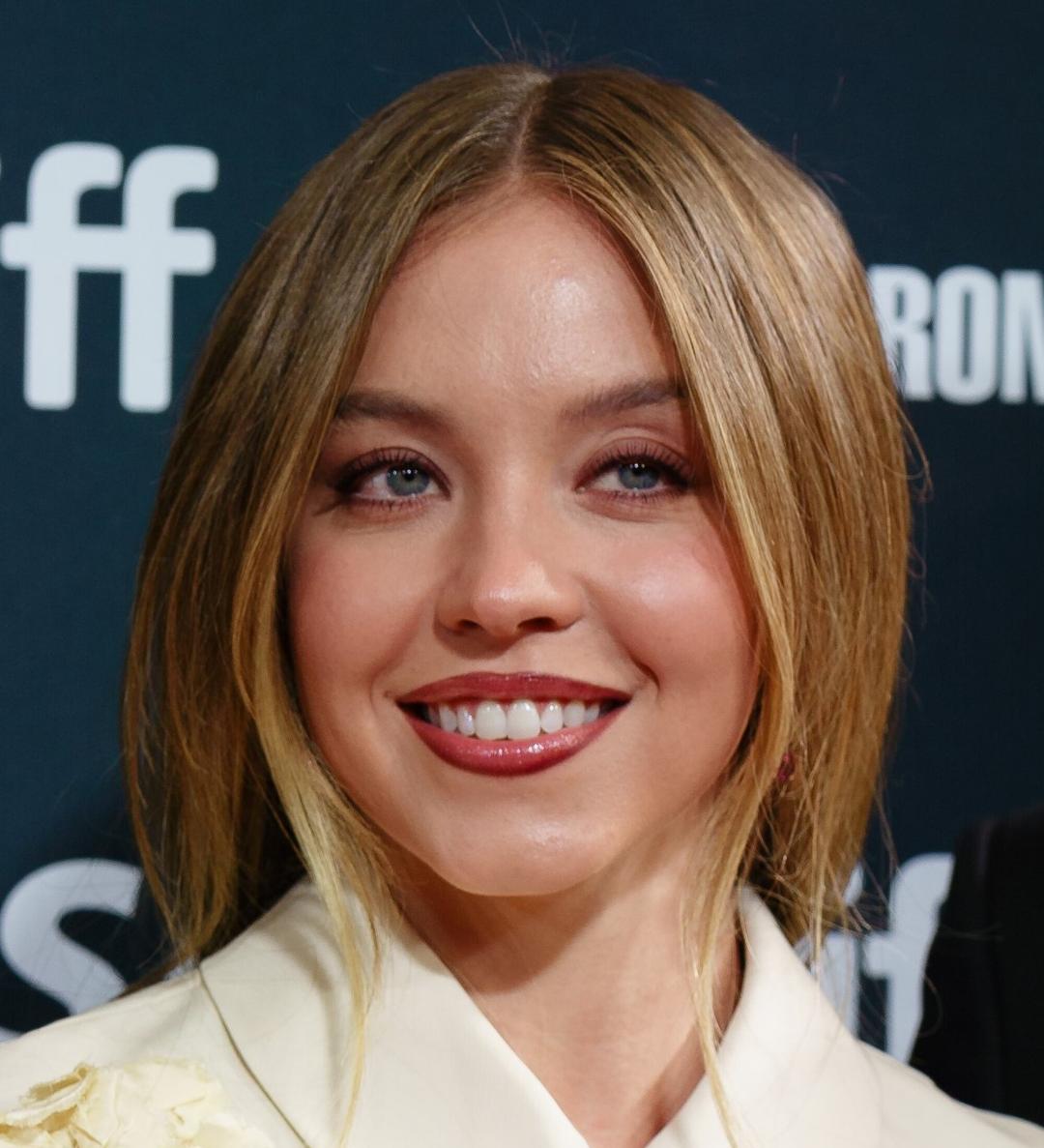 statsglobe's tweet image. Countries with the Most Beautiful Women:

1. 🇨🇴 Colombia
2. 🇵🇱 Poland
3. 🇬🇷 Greece
4. 🇷🇺 Russia
5. 🇨🇿 Czech Republic
6. 🇧🇷 Brazil
7. 🇮🇹 Italy
8. 🇸🇪 Sweden
9. 🇺🇦 Ukraine
10. 🇻🇪 Venezuela
11. 🇮🇳 India
12. 🇦🇱 Albania
13. 🇪🇸 Spain
14. 🇫🇷 France
15. 🇵🇭 Philippines
16. 🇹🇷 Turkey
17. 🇲🇽…