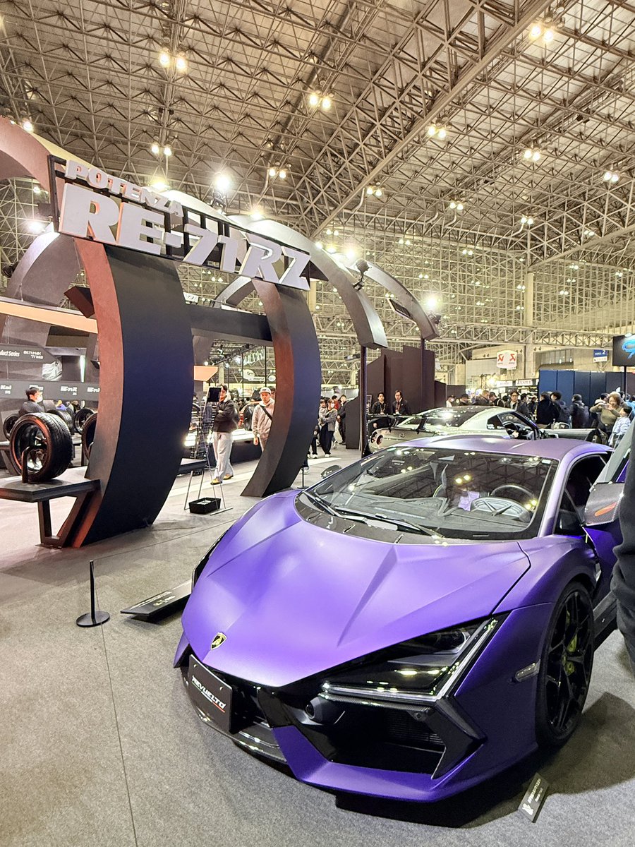 tmn0237's tweet photo. 東京オートサロン来たぞ！
ブリヂストンブースへ☝️
#ブリヂストンオートサロン 
#RE71RZ https://t.co/1IEecucM8g