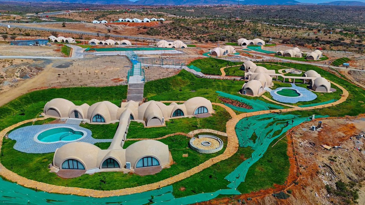 Rawiyaah1's tweet image. This is, Shabelley, which is part of Somali Regional State (DDS), shows what is possible. People of Puntland, what do you think if we make Calmadow a modern tourist destination like this, well planned, developed, and open to visitors @Plstatehouse @Mo_Dirir @HESaidADeni