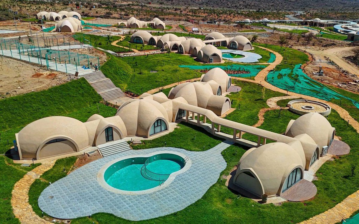 Rawiyaah1's tweet image. This is, Shabelley, which is part of Somali Regional State (DDS), shows what is possible. People of Puntland, what do you think if we make Calmadow a modern tourist destination like this, well planned, developed, and open to visitors @Plstatehouse @Mo_Dirir @HESaidADeni