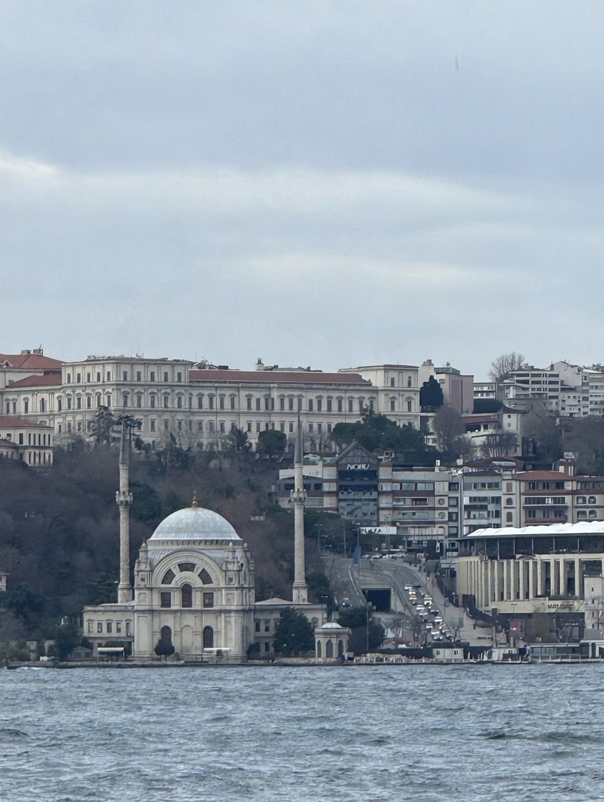 Mis gibi oldu, cami nefes aldı.