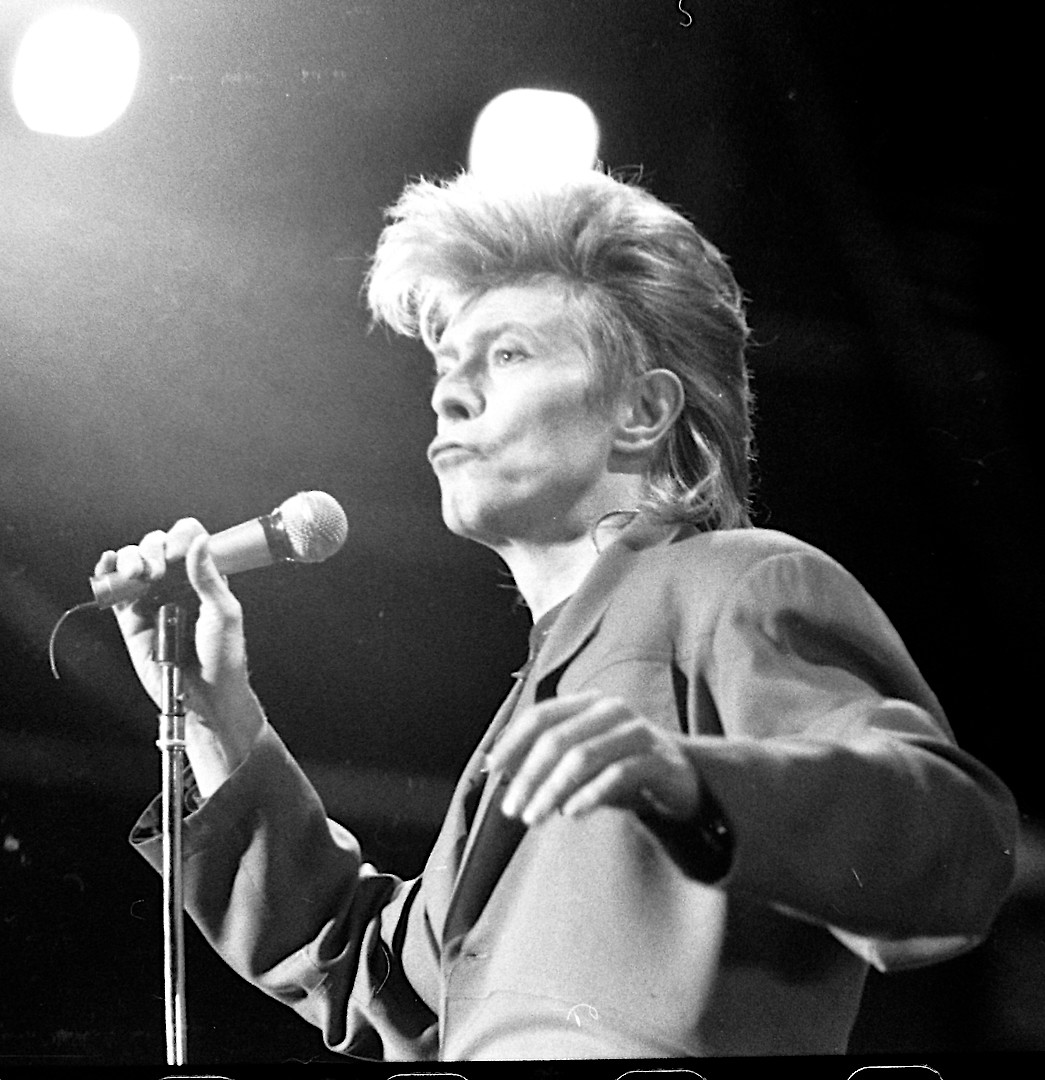 jack9simpson's tweet image. so, here's a few snaps from Winnipeg .. one from Friday and one from August 1987 to honour the 10th anniversary of a David Bowie's death ..