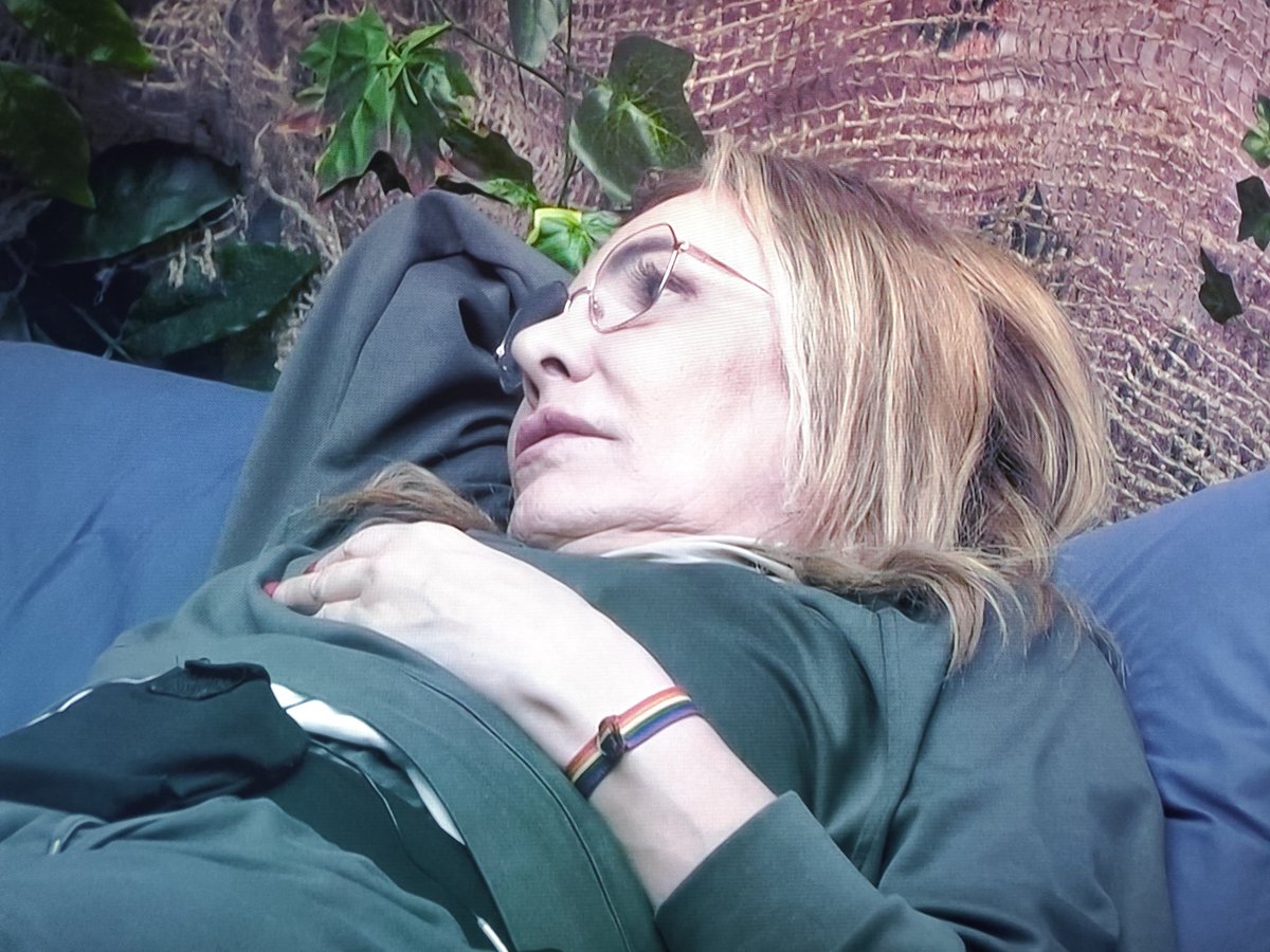 FanaticaGH7's tweet image. Belén dice que no puede seguir el ritmo del programa, que no puede acostarse tan tarde y que cree que no está tan preparada para entrar. 
Los toros se veían muy bien desde la barrera eh!
  #GHDuo10E