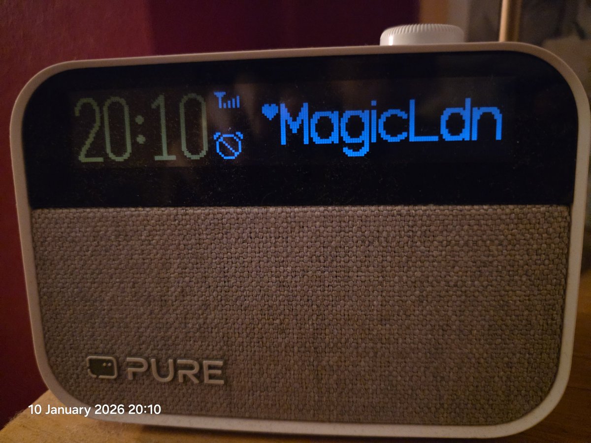 TsuiAllen's tweet photo. @LynnParsonsUK @magicfm #JanuaryJoy this Saturday evening. Listening to @LynnParsonsUK on @magicfm #MellowMagicDigital from the cosy comfort of my bed... https://t.co/leRVjKUJfP