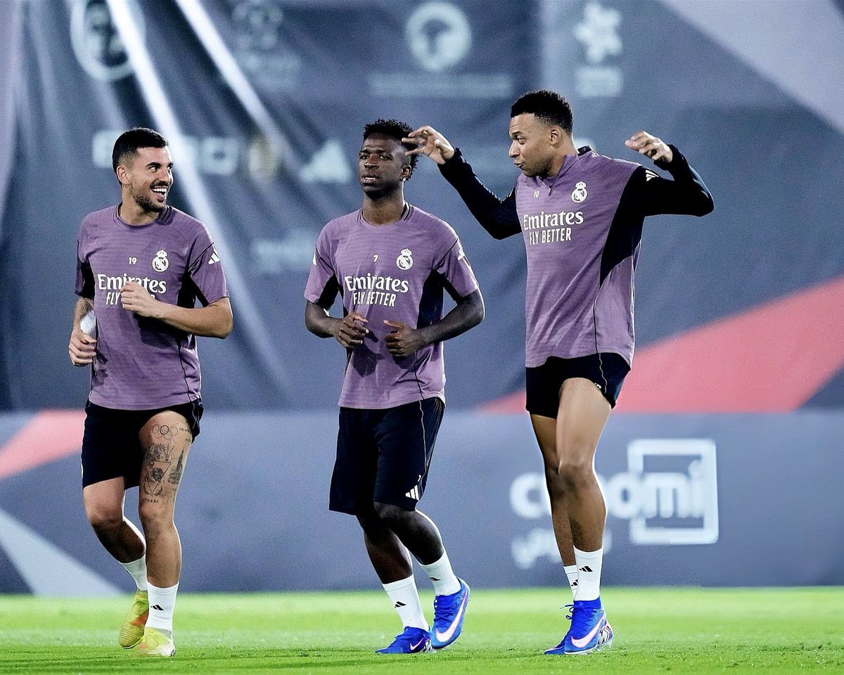 vinijrfanboy_'s tweet image. 🔜 #ElClassico 💫